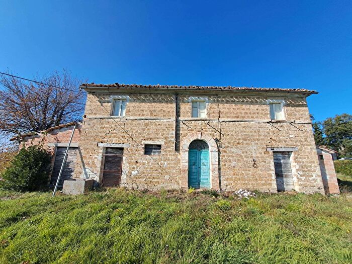 Casa con 6 locali in vendita in Via Pace, Monte Roberto