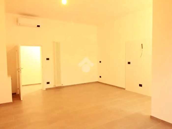 Appartamento trilocale in affitto in Via della Beverara, Bologna