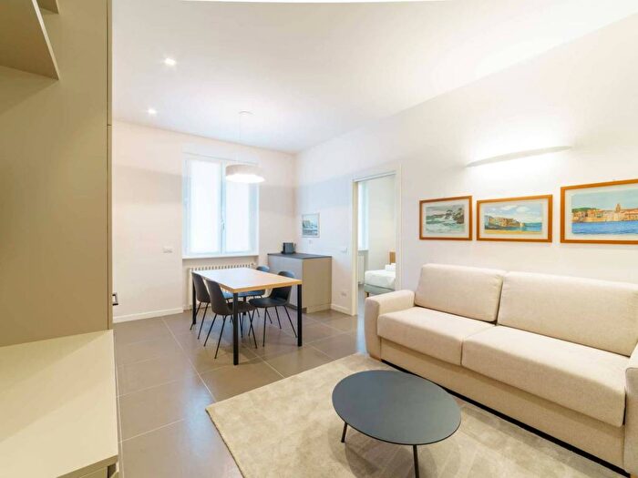 Appartamento bilocale in affitto in Via San Senatore, Missori, Milano