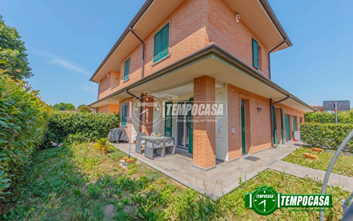 Casa quadrilocale in vendita in Via delle Robinie, Trivolzio