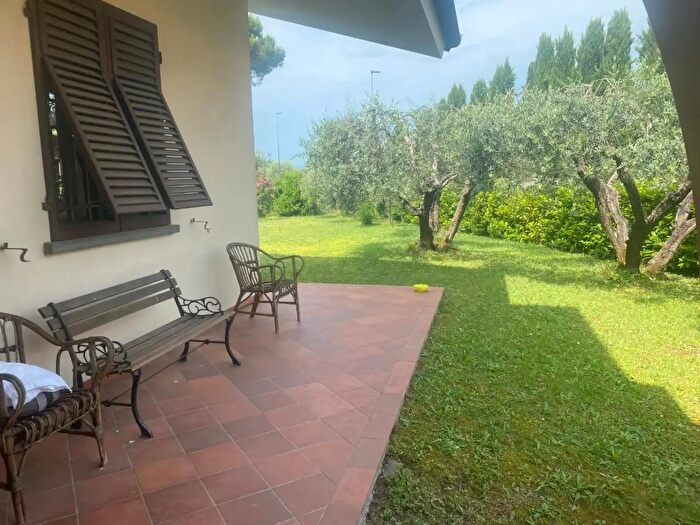 Casa con 6 locali in vendita in Porcari