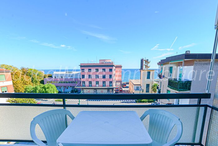 Appartamento trilocale in affitto in Via Nizza, Savona