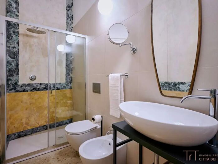 Appartamento trilocale in vendita in Via San Tomaso, Bergamo