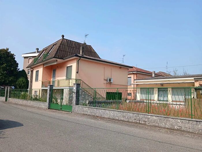 Case in Vendita e in Affitto - 2