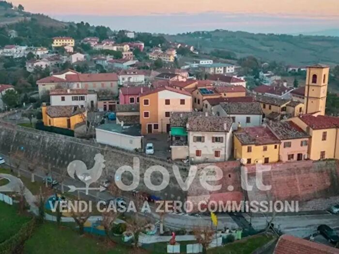 Casa quadrilocale in vendita in Via Castello, Tavullia