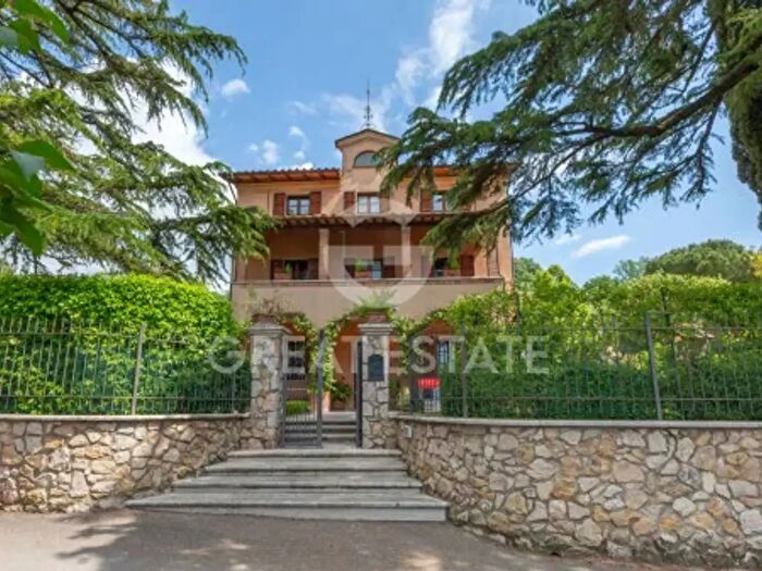 Casa con 6 locali in vendita in Piazza Giuseppe Garibaldi, Cetona