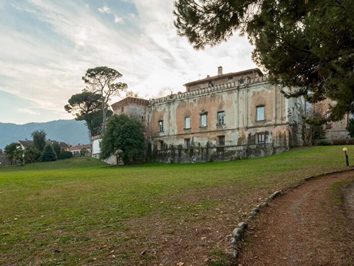 Appartamento bilocale in vendita in Via Vicolo Castello, Envie