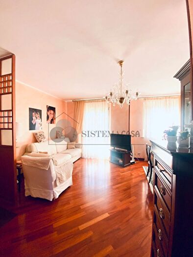 Appartamento quadrilocale in vendita in Via Brigate Partigiane, Follo