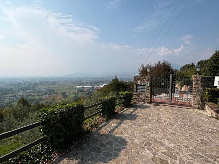 Appartamento trilocale in affitto in Via Colle De Roccoli, Fontana Castagneta, Bergamo