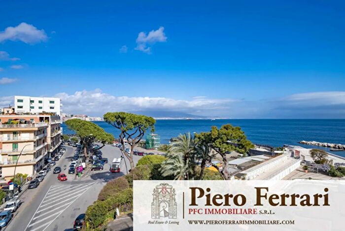 Appartamento con 9 locali in vendita in Via Posillipo Napoli, Napoli