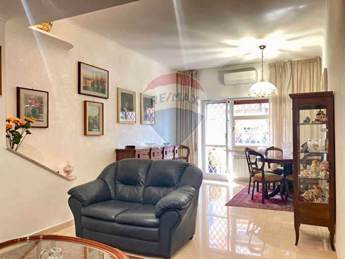 Appartamento trilocale in vendita in Via Sestio Calvino, Roma