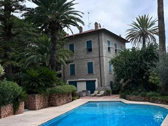 Casa con 6 locali in affitto in Via Conca Verde, Centro, Vallecrosia