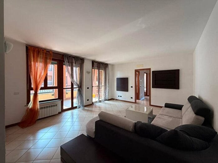 Appartamento trilocale in affitto in Via Lidia De Grada, Rozzano