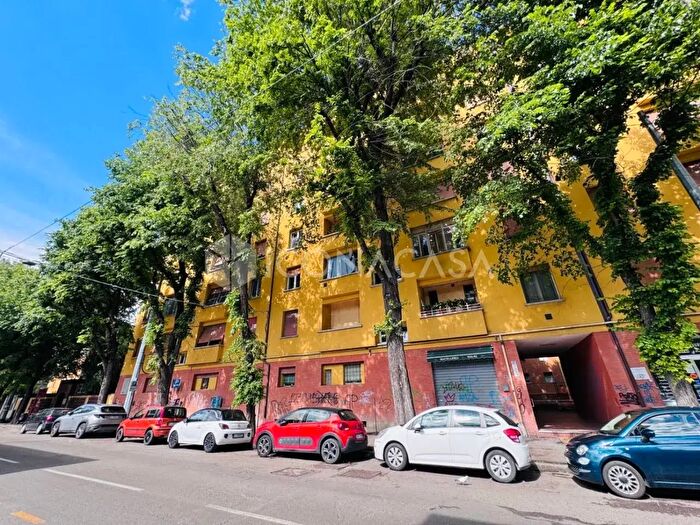 Appartamento trilocale in vendita in Via dello Scalo, Bologna