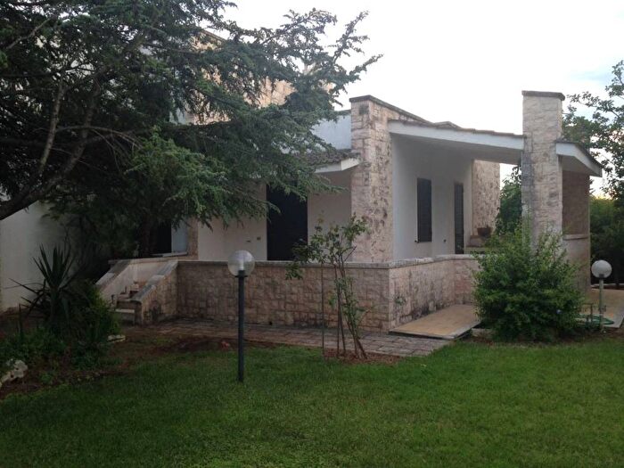 Casa trilocale in affitto in Piazzetta del Pilone, Ostuni Costa, Ostuni