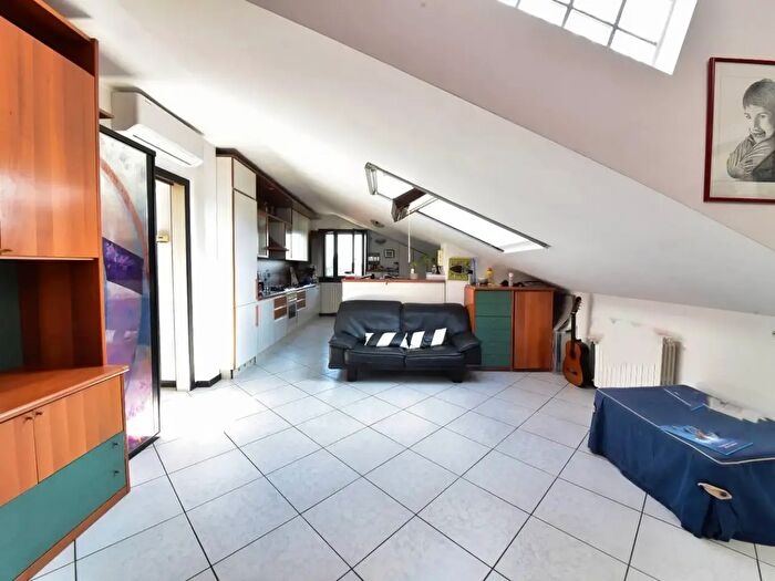 Appartamento trilocale in vendita in Via Edison, Solaro