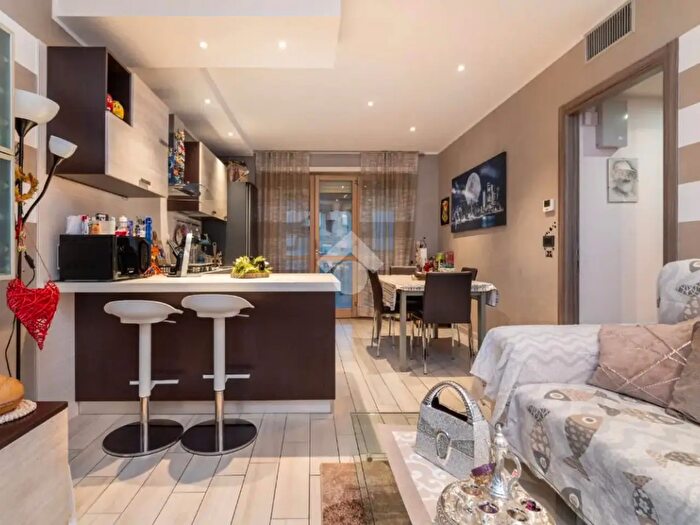 Appartamento trilocale in vendita in Via Cristoforo Colombo, Caselle Torinese