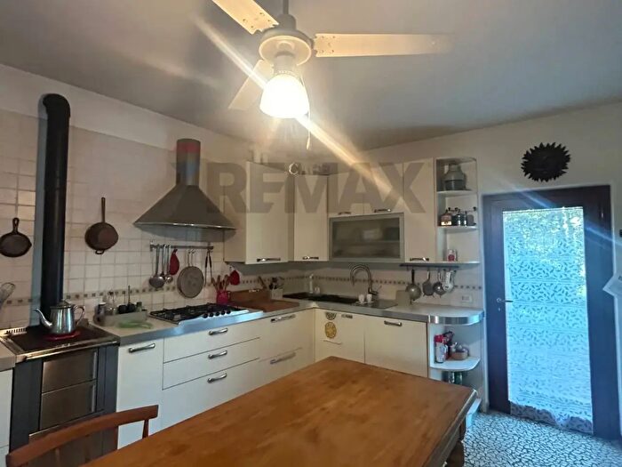 Casa con 5 locali in affitto in Villafranca Di Verona