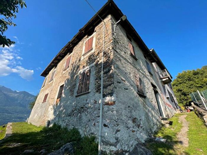 Casa trilocale in vendita in Frazione Arzo, Morbegno