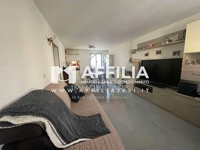 Appartamento con 7 locali in vendita in Via Roma, Jesi