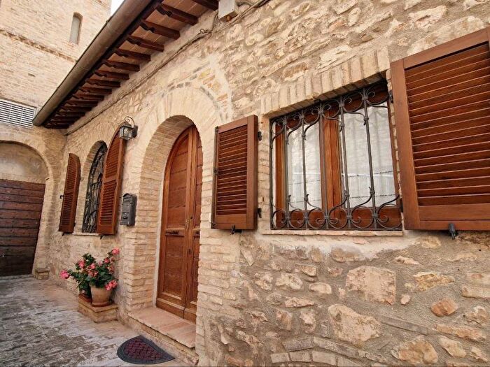 Appartamento bilocale in affitto in Vicolo Venanzi, Centro Storico, Assisi