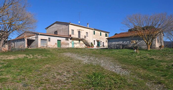 Casa con 8 locali in vendita in Santa Luce