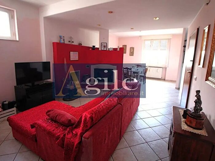 Appartamento con 6 locali in vendita in Via dei Fossi, Castel Di Lama