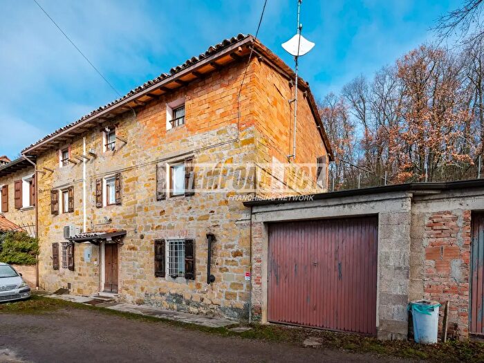 Appartamento con 5 locali in vendita in Via per Marano, Serramazzoni