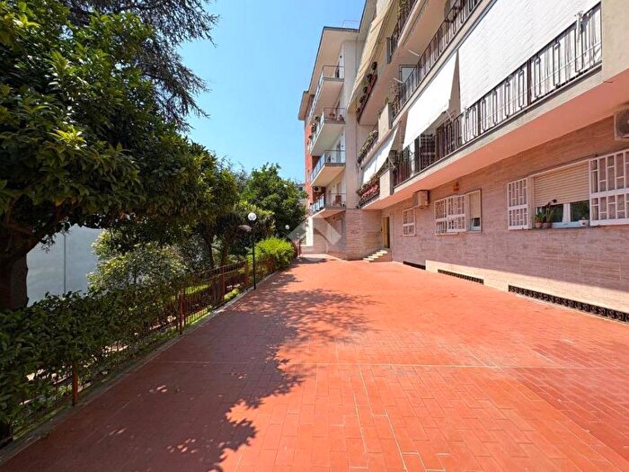 Appartamento bilocale in affitto in Via Tito Livio, Posillipo, Napoli