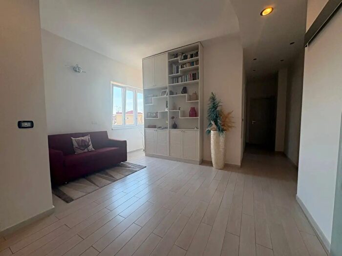 Appartamento trilocale in vendita in Calata Capodichino, Napoli