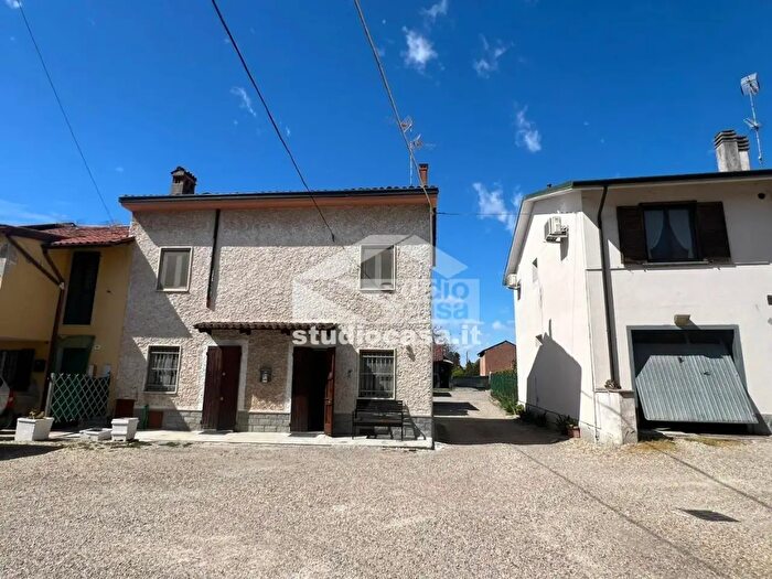 Casa bilocale in vendita in Via San Giorgio, Villanterio