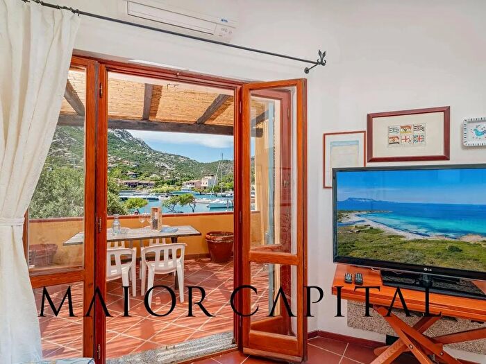 Appartamento trilocale in vendita in Arzachena