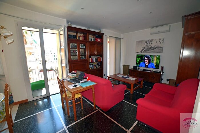 Appartamento con 6 locali in vendita in Via Accinelli, Varazze