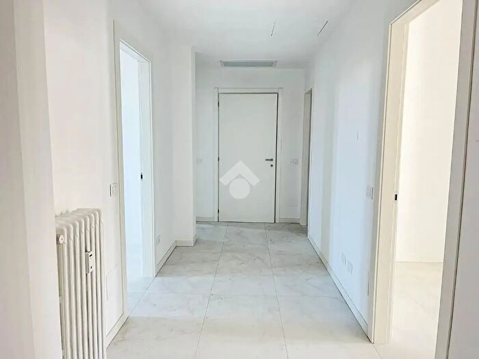 Appartamento trilocale in vendita in Via Magenta, Varese