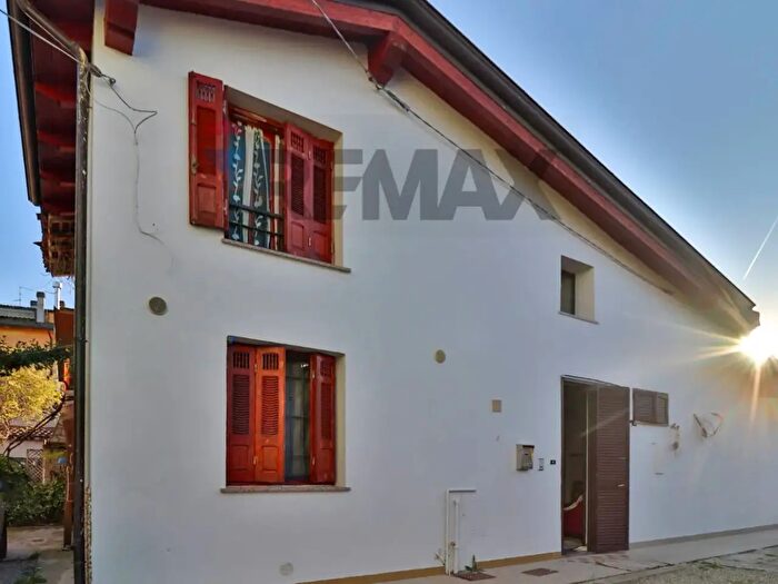 Casa trilocale in vendita in Via Val dEnza, SantIlario DEnza