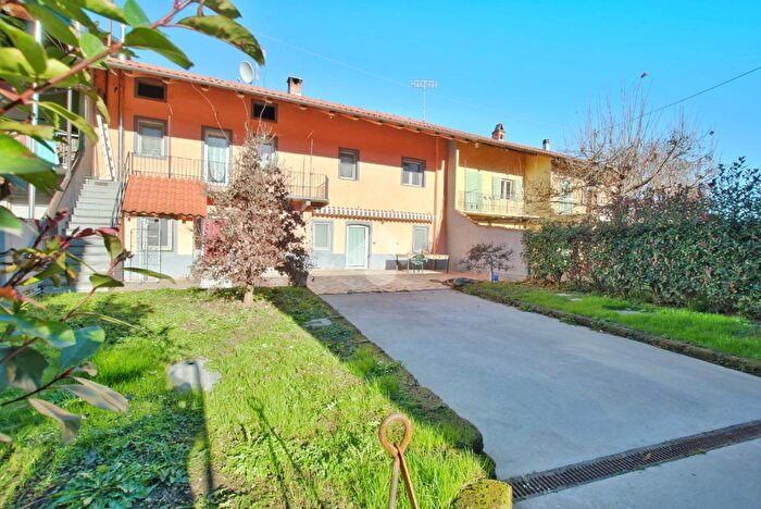 Casa con 6 locali in vendita in Cascina Margherita, Moncrivello