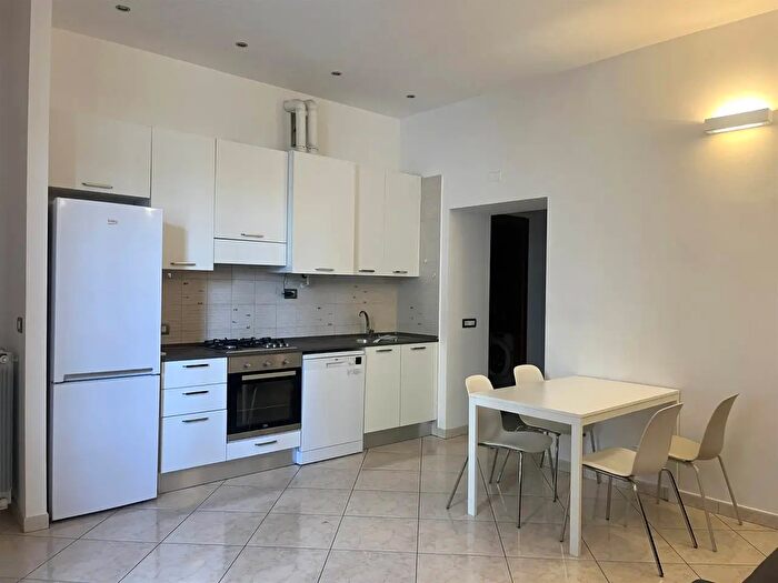 Appartamento trilocale in affitto in Via Marghera, Milano