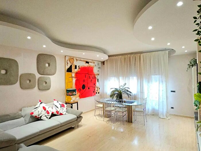 Appartamento con 5 locali in vendita in Via Tirso, Teramo