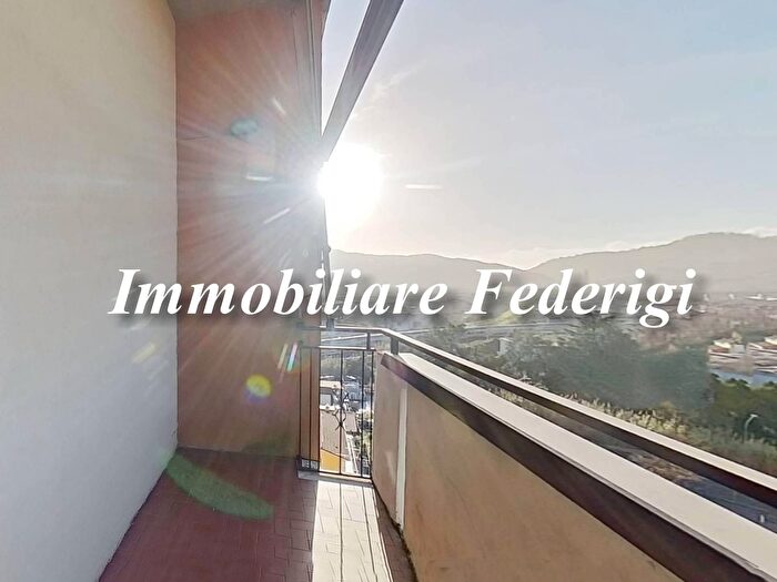 Appartamento con 6 locali in vendita in Via Angelo Lucri, Sarzana