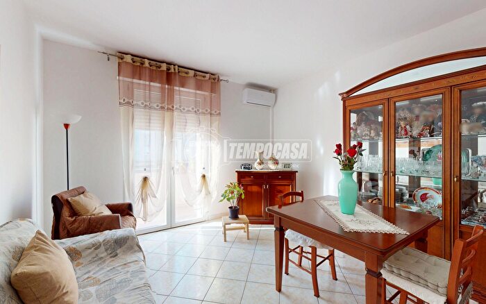 Appartamento trilocale in vendita in Via Remesina, Carpi