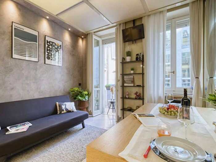 Appartamento monolocale in affitto in Via Cerva, Borgogna Largo Augusto, Milano