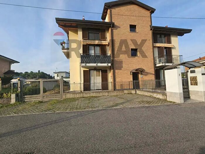 Appartamento trilocale in vendita in Via Vittorio Alfieri, Tradate