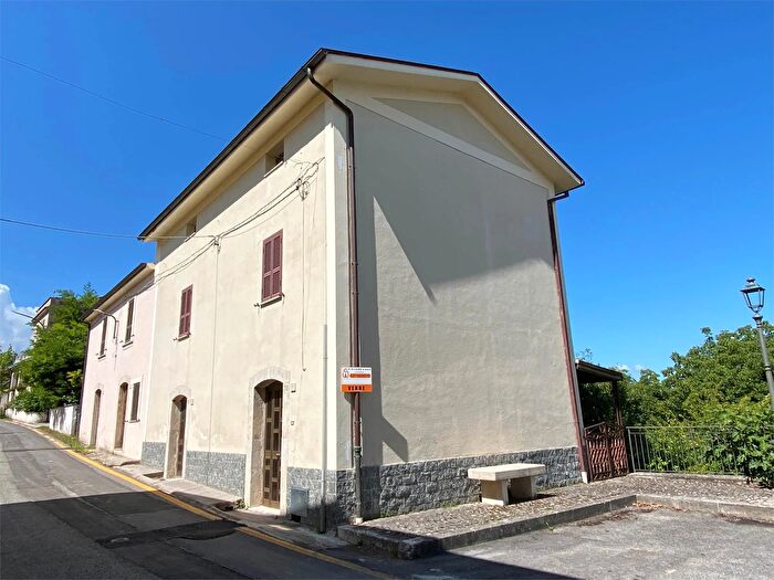 Casa con 8 locali in vendita in Settefrati
