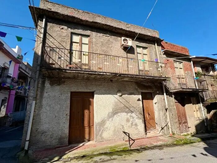 Casa con 6 locali in vendita in Via Trapani, Barcellona Pozzo Di Gotto