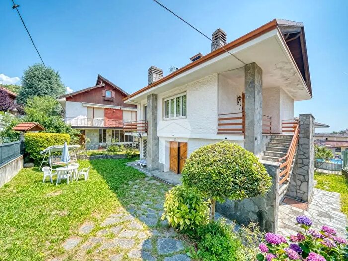 Casa con 8 locali in vendita in Via Sereno Boero, Coazze