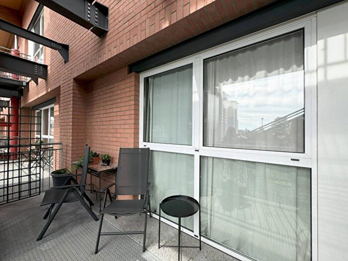Appartamento monolocale in affitto in Via Savona, Giambellino, Milano
