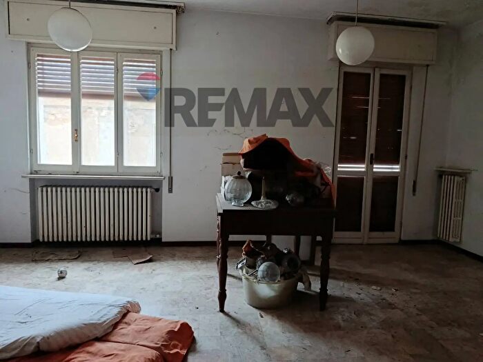 Casa con 9 locali in vendita in Via Saffi, Sannazzaro De Burgondi