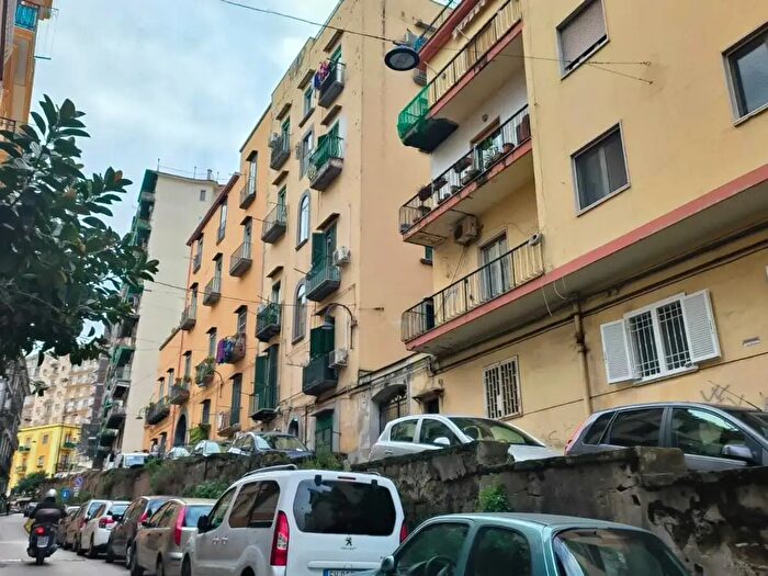 Appartamento bilocale in vendita in Via Falcone Beneventano, Napoli