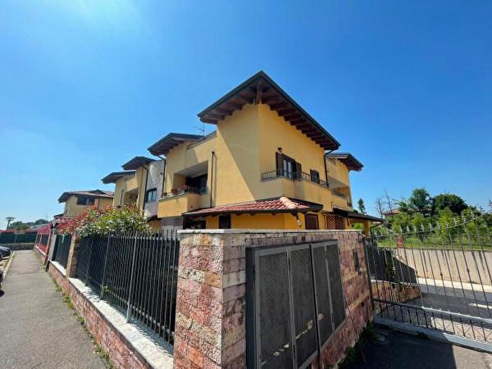 Appartamento bilocale in vendita in Via Don P Crespi, Dairago