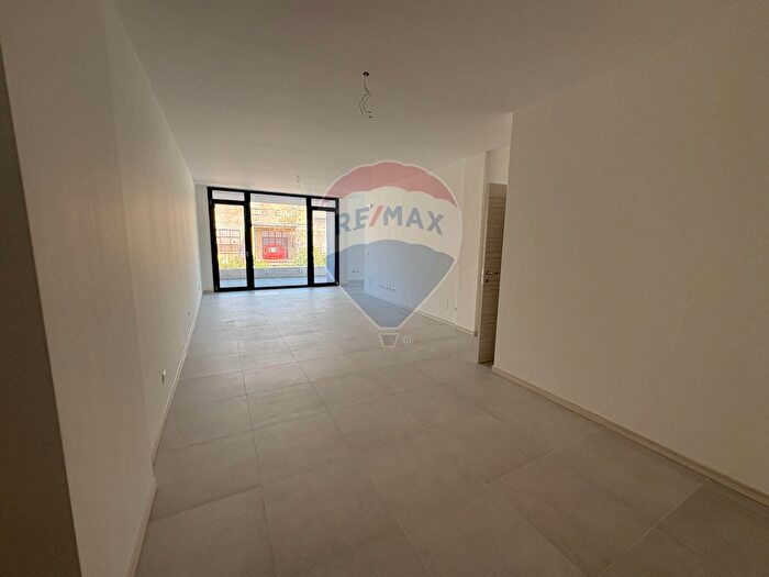 Appartamento trilocale in vendita in Via Costalunga, Trieste